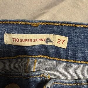 Levi's 710 Super Skinny Jeans in Blue
